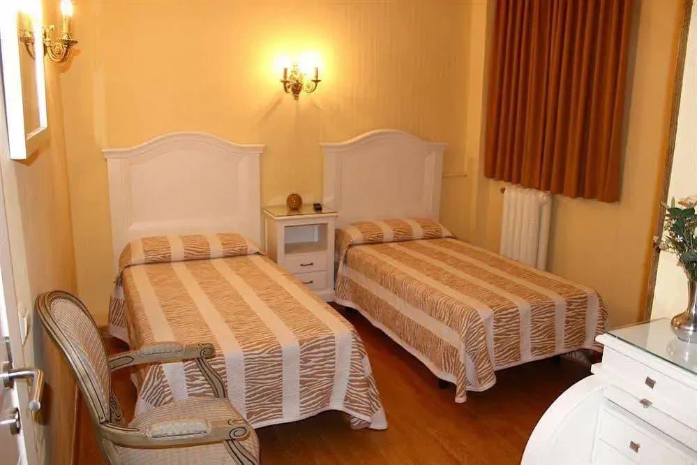 Hostal Montecarlo - photo 6