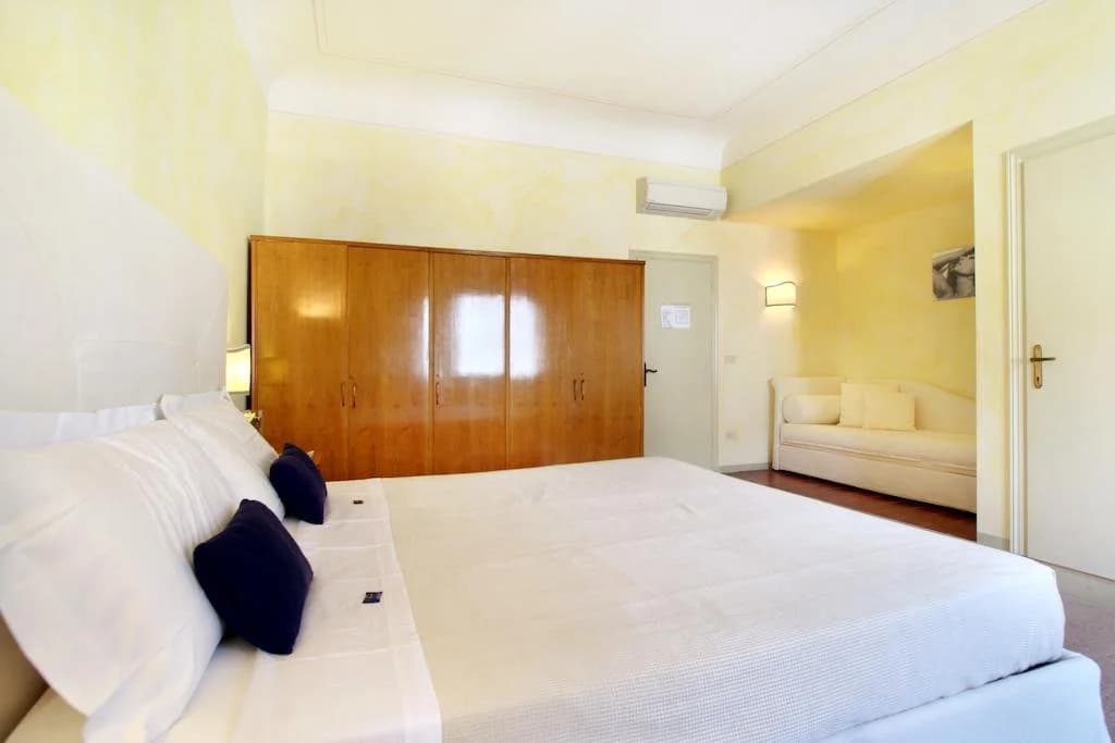 Michelangelo Guest House - photo 7