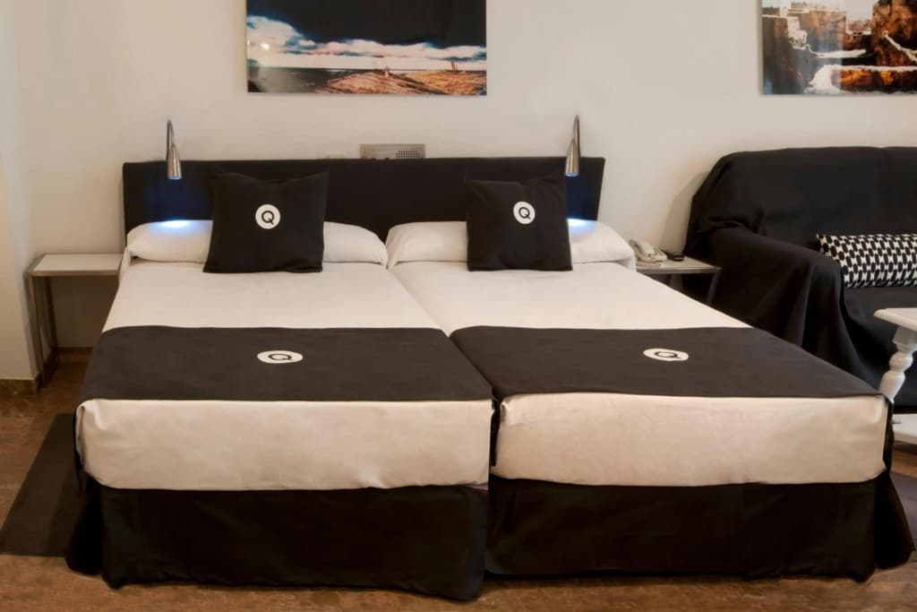 Quo Eraso Aparthotel - photo 26