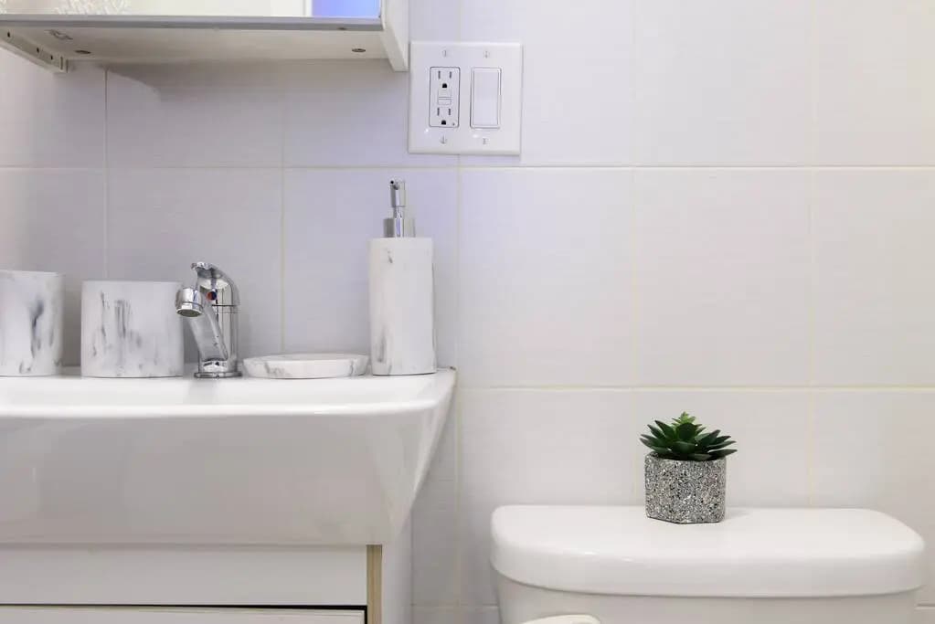 83-3w UES Central Park Newly Furnished XL Studio - photo 9