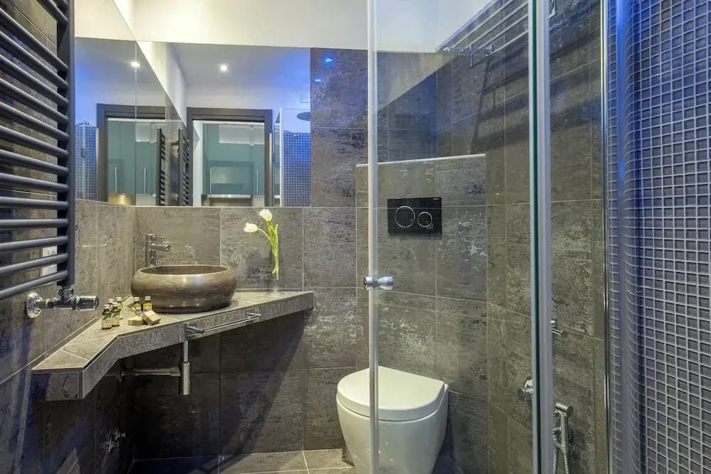 GCF Luxury Suites, Guest House - photo 8