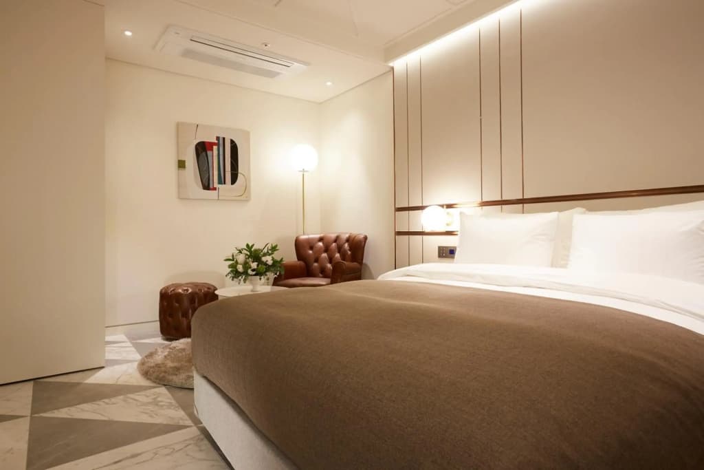 9 Brick Hotel - photo 3
