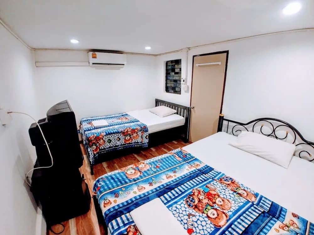 Zuzu Hostel - photo 4