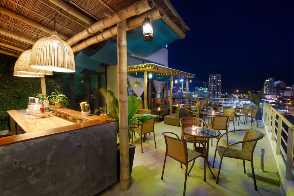 Continent Hotel Danang - photo 16