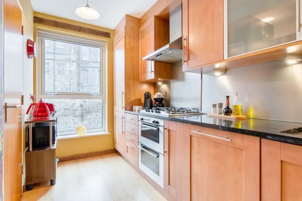Quirky 1 Bedroom Apartment Next to Holyrood Palace - photo 8