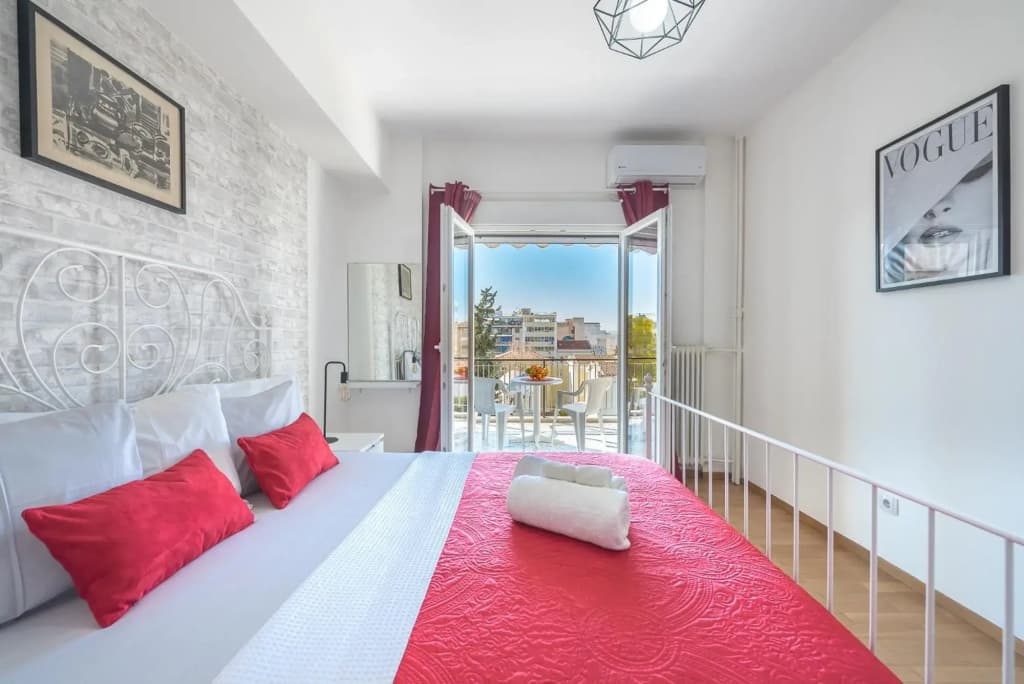 Superb Acropolis view 3bd apt in historical center - photo 17