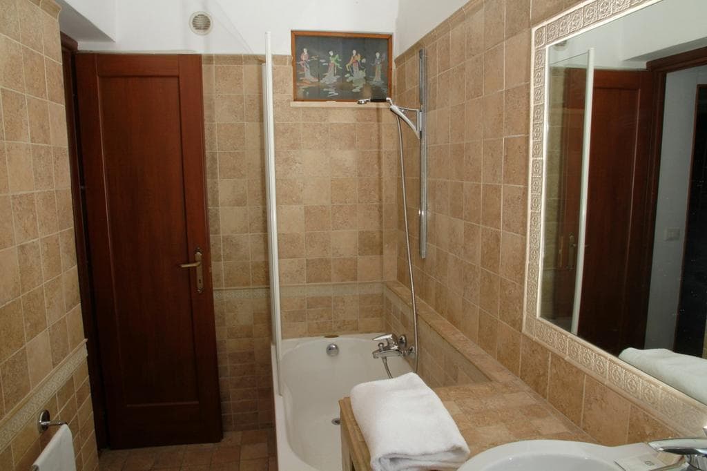 Gaudí Guesthouse - photo 11