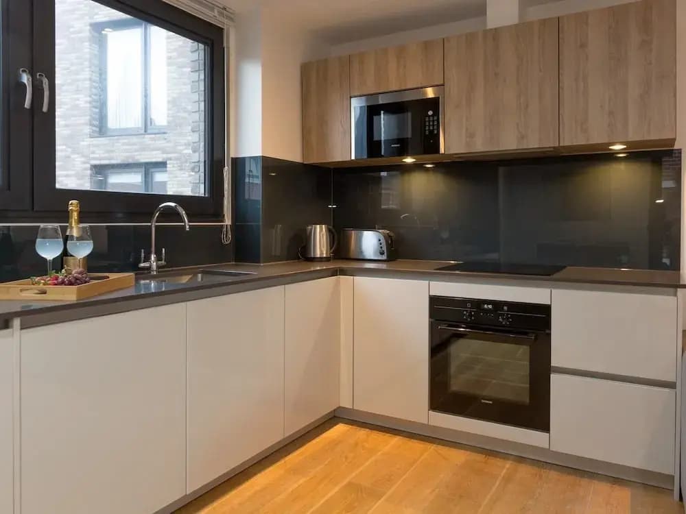 Central Tower Bridge Apartment - photo 12