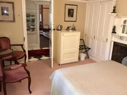 The Chalet Guesthouse And Studio - photo 21