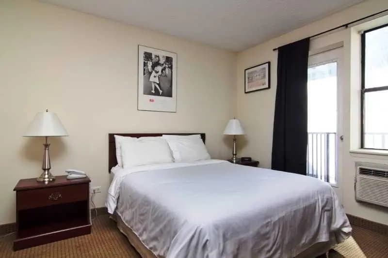 Metro Apartments - photo 18