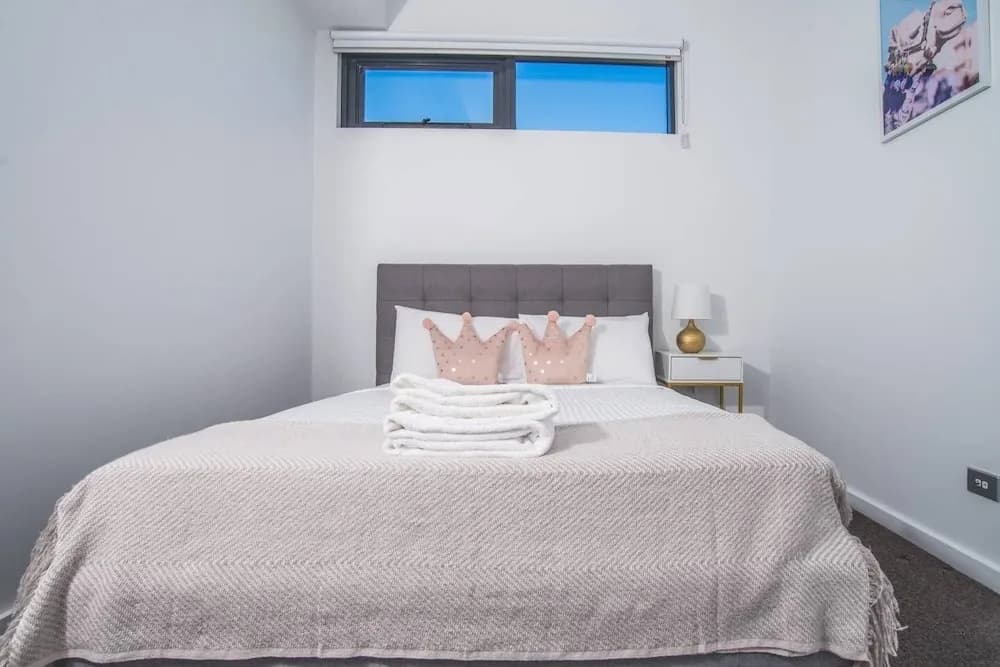 Lively 2bed1bath Mascot APT - main photo