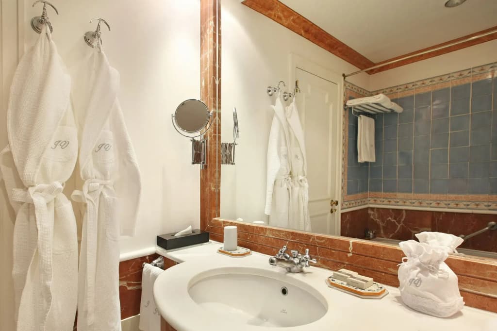 As Janelas Verdes Inn, a Lisbon Heritage Collection - photo 11