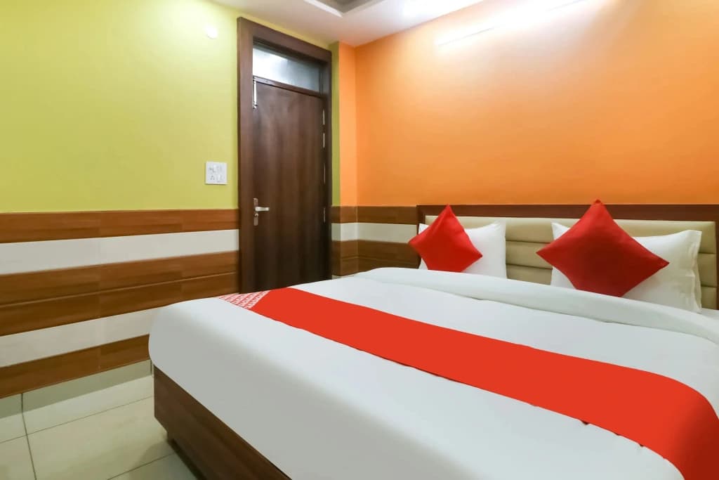 Hotel Mayur Plaza - photo 2