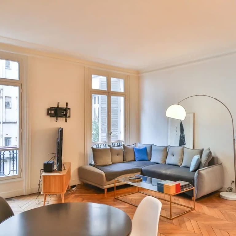 Secret Villiers I Stylish 2 Bed Apt in Villiers - photo 2