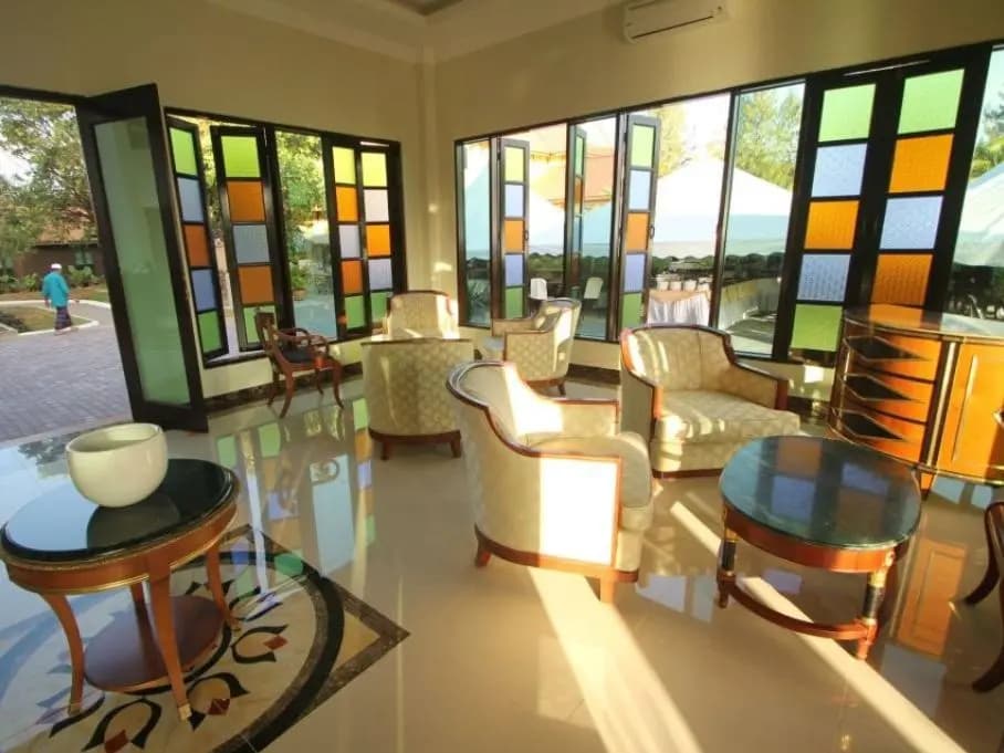 The Manor Beach Resort - photo 7