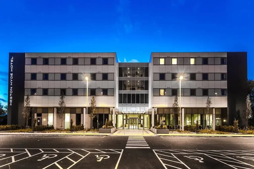 Heston Hyde Hotel - photo 15