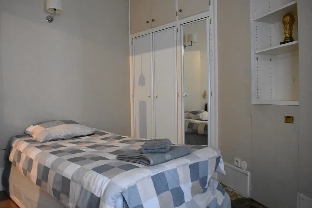 1 Bedroom Apartment In 16Th Arrondissement - photo 1