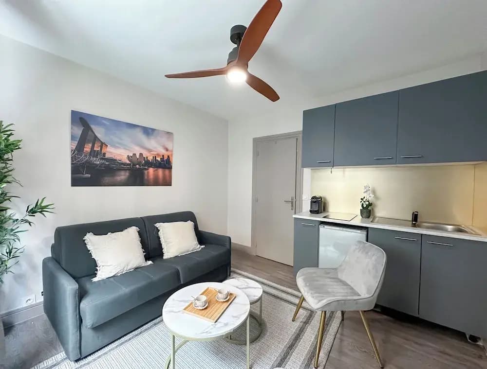 1601 Dumont - photo 2