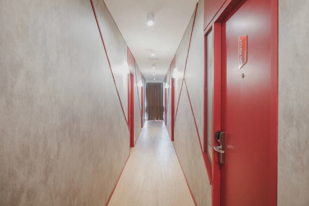 RedDoorz Plus @ Thamrin - photo 10