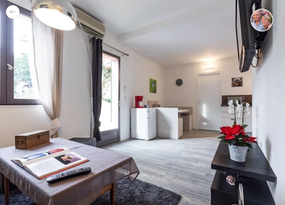 A Gorgeous, 2-bedroom Apartment in a Villa With Beautiful sea View and - photo 3