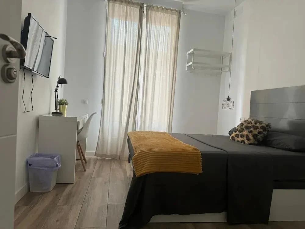 hostal plaza de el sol - photo 2