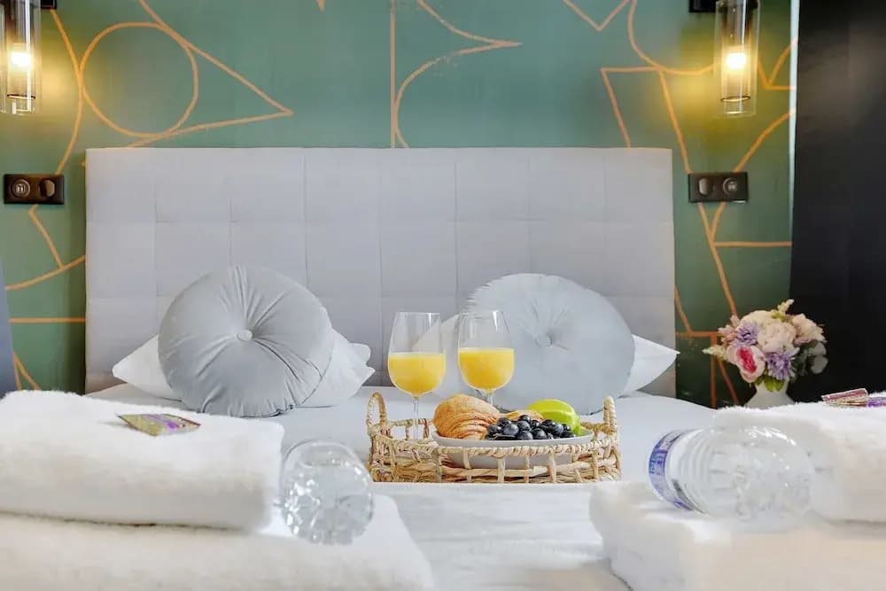 Serene Apartment for 6p Near the Marais - photo 8
