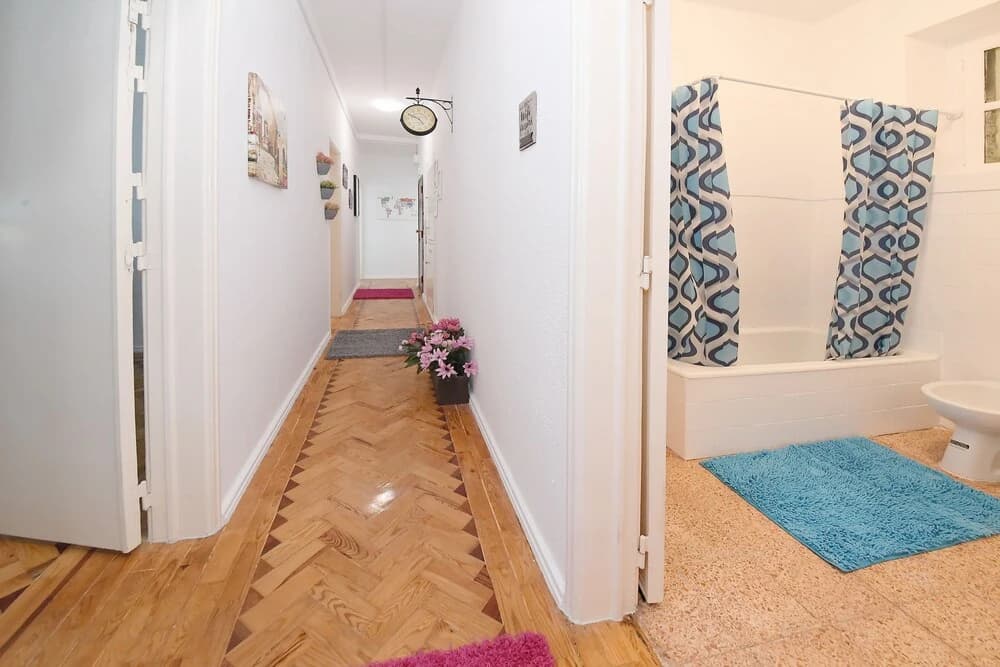 Royalty Hostel - photo 10