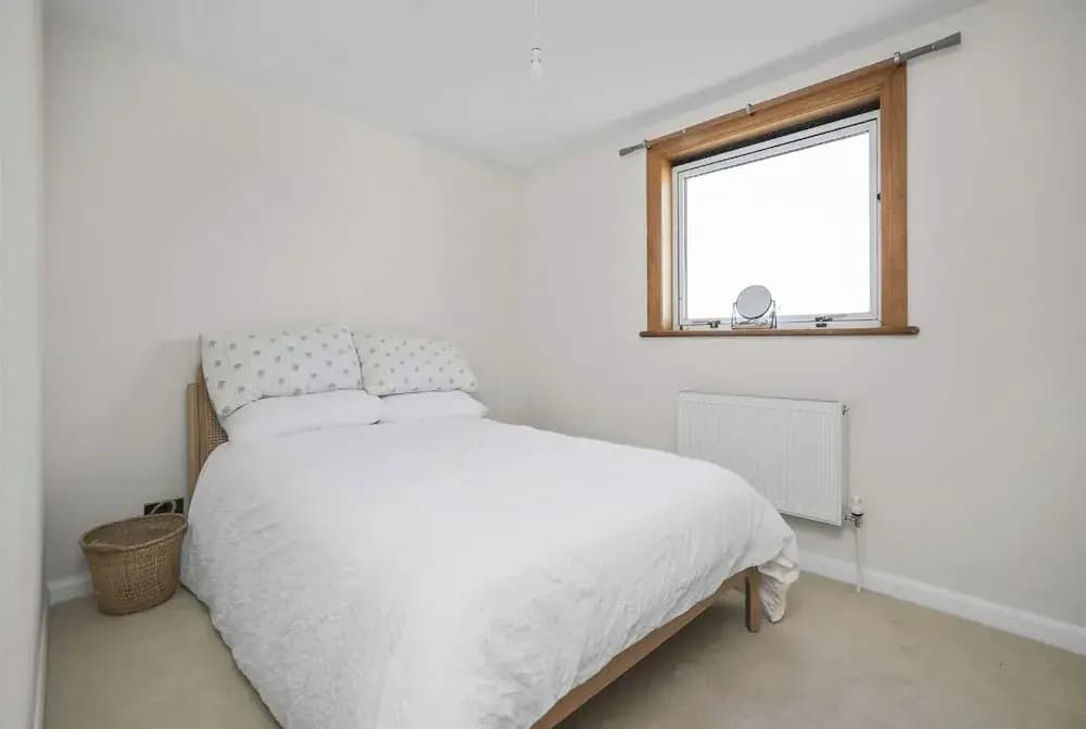 2-Bedroom Home with Parking and Garden - photo 3