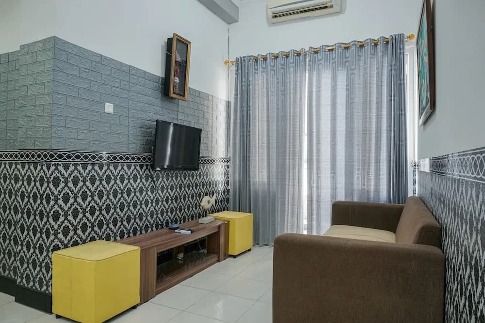 Fully Furnished with Comfortable 2BR Grand Palace Kemayoran Apartment - photo 2