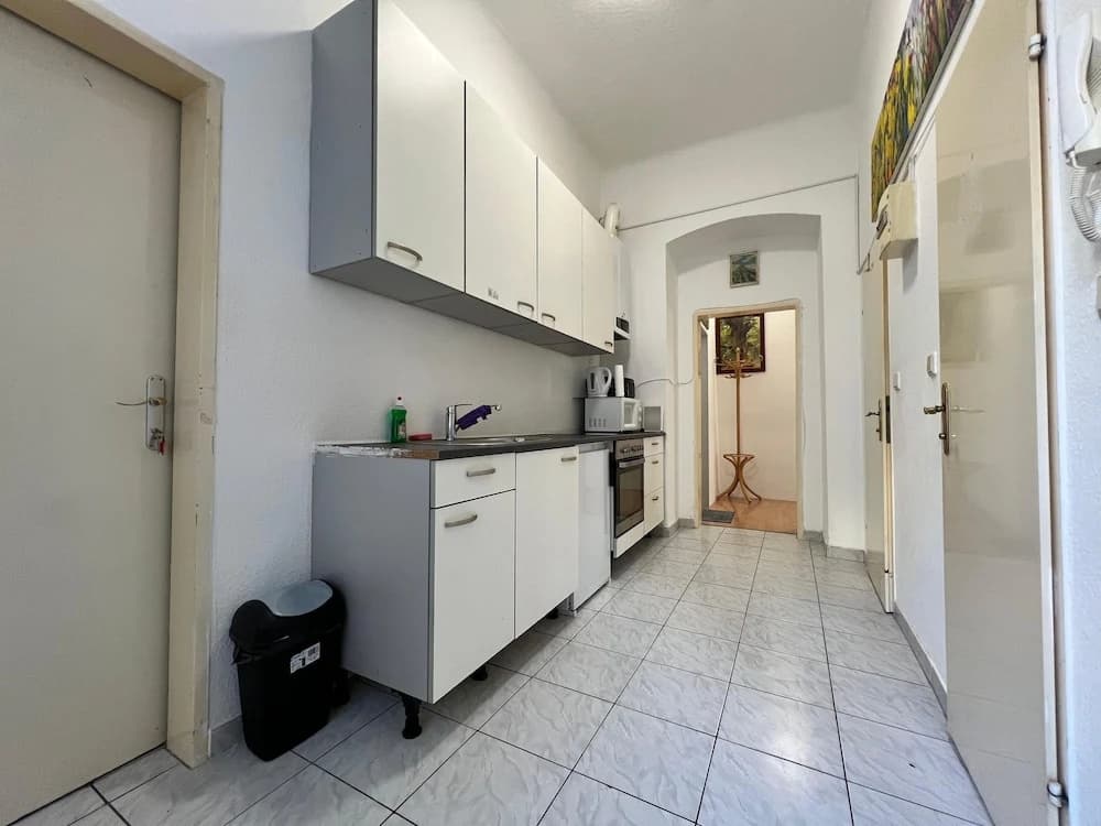 Affordable 3BR shared Apt. near Meidling - photo 11