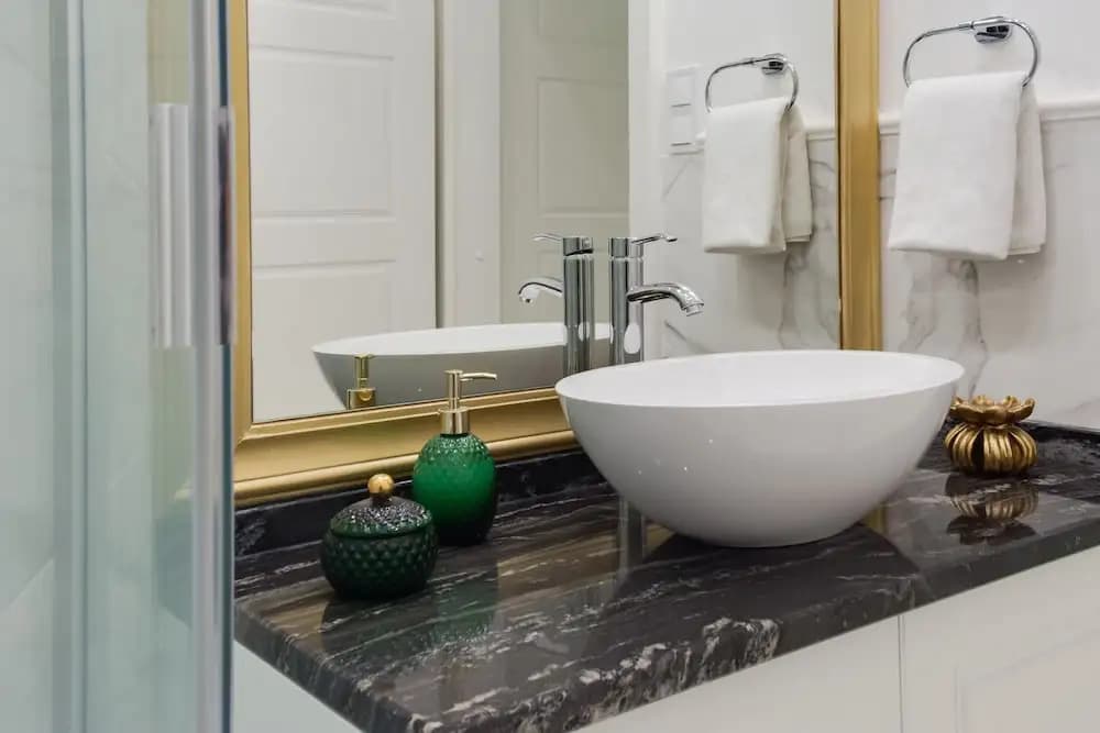 Chestnut & Eliza Suites - Superior Homes - photo 9