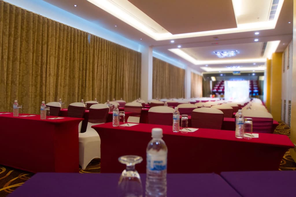 Greens Hotel & Suites - photo 15
