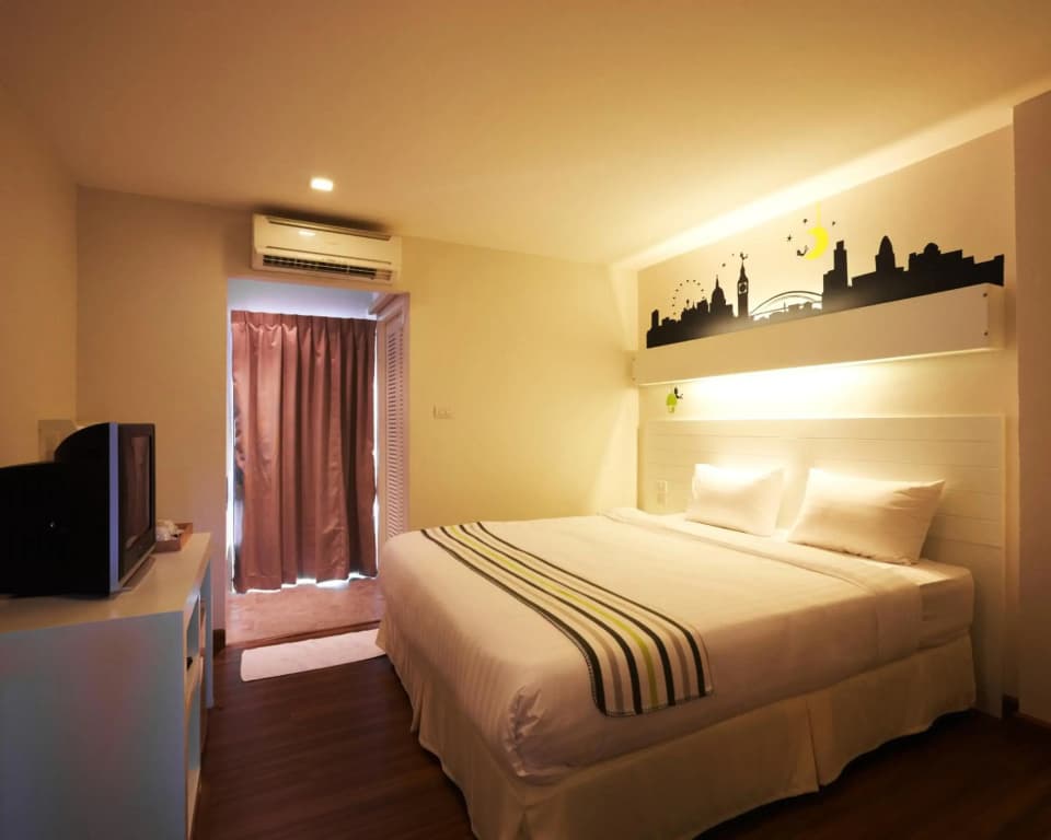 The Phoenix Hotel Bangkok - photo 4