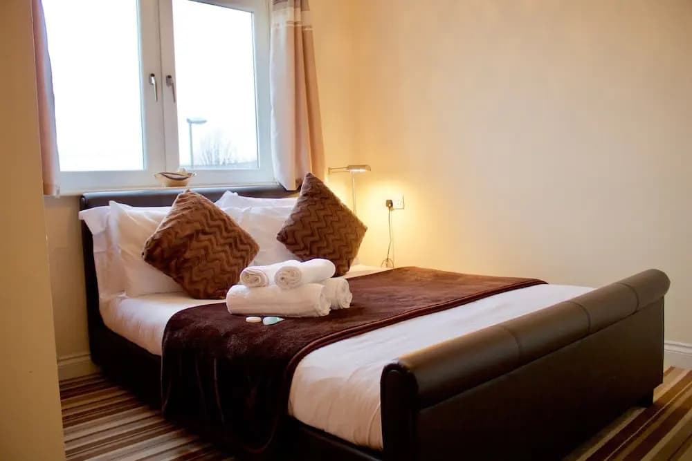 2 Bedroom Leith Apartment - photo 2
