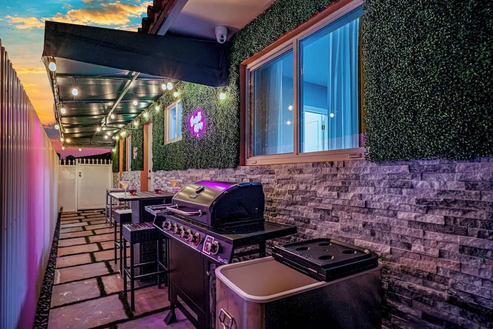 Happy Escape, 15 Min to Beach, Massage Shower Jets, Bar, and BBQ - photo 19