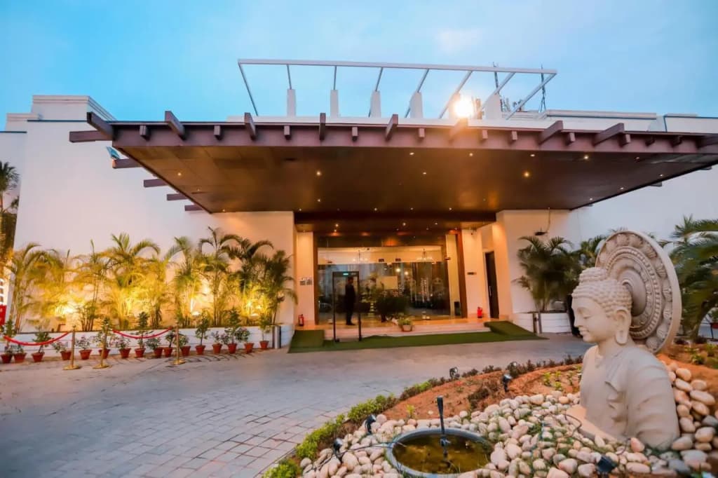 Bel-La Monde Hotel NH8 at 6km from IGI Airport Delhi - photo 19