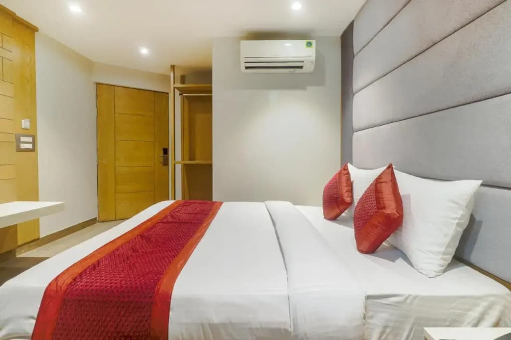 Hotel Bricks, Karol Bagh, New Delhi - photo 3