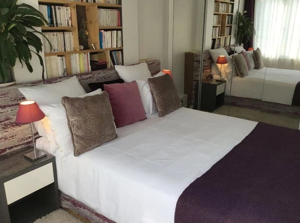 Apartment With one Bedroom in Paris, With Wonderful City View, Furnish - photo 4