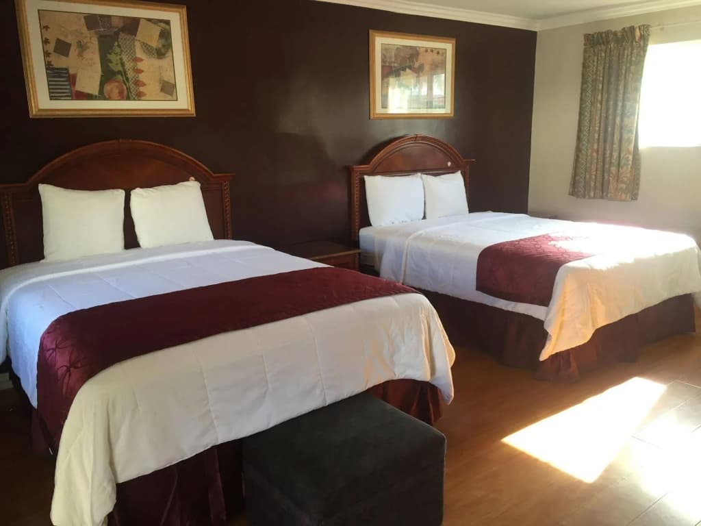 LA Royal Viking Apartments - photo 2