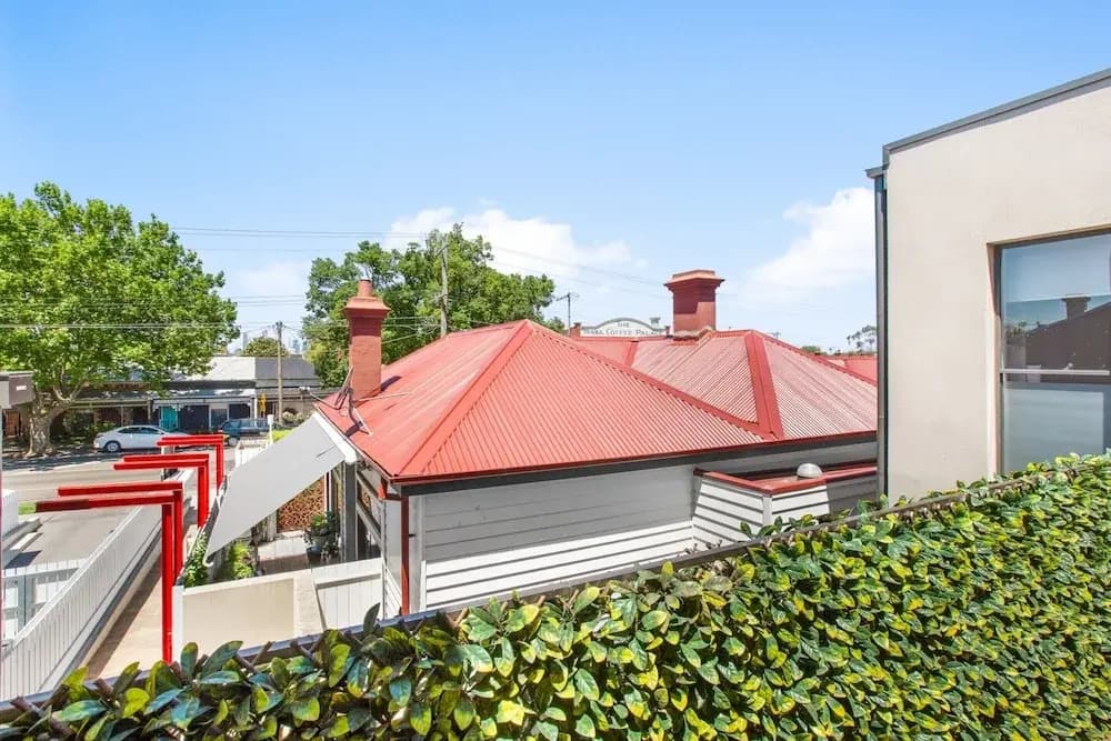 2-bed Apartment With Parking & Balcony Near Trains - photo 9