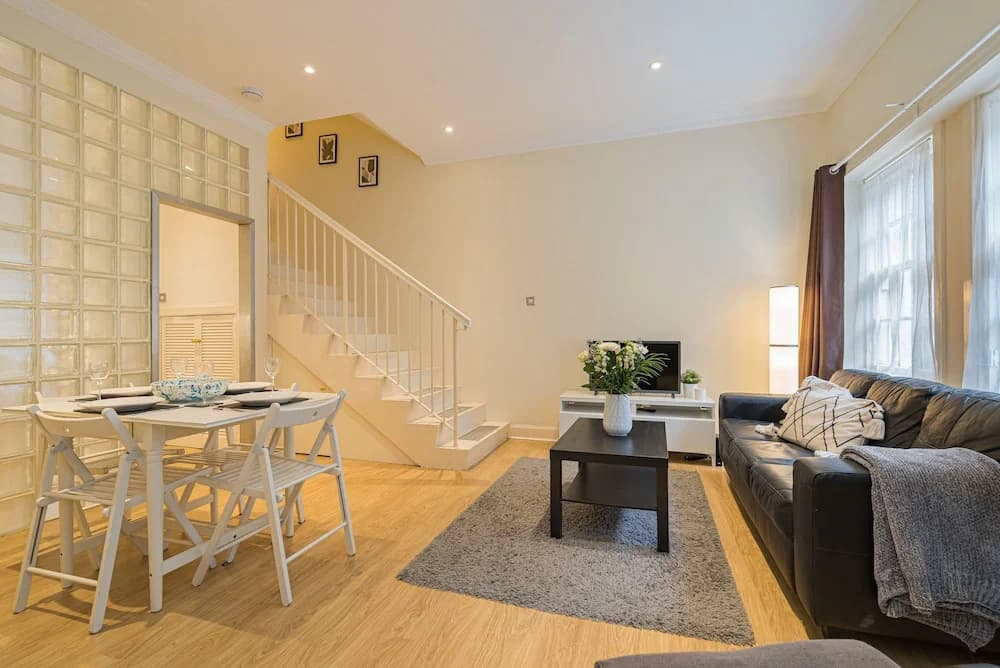 2 Bed Grassmarket Apartment - photo 8