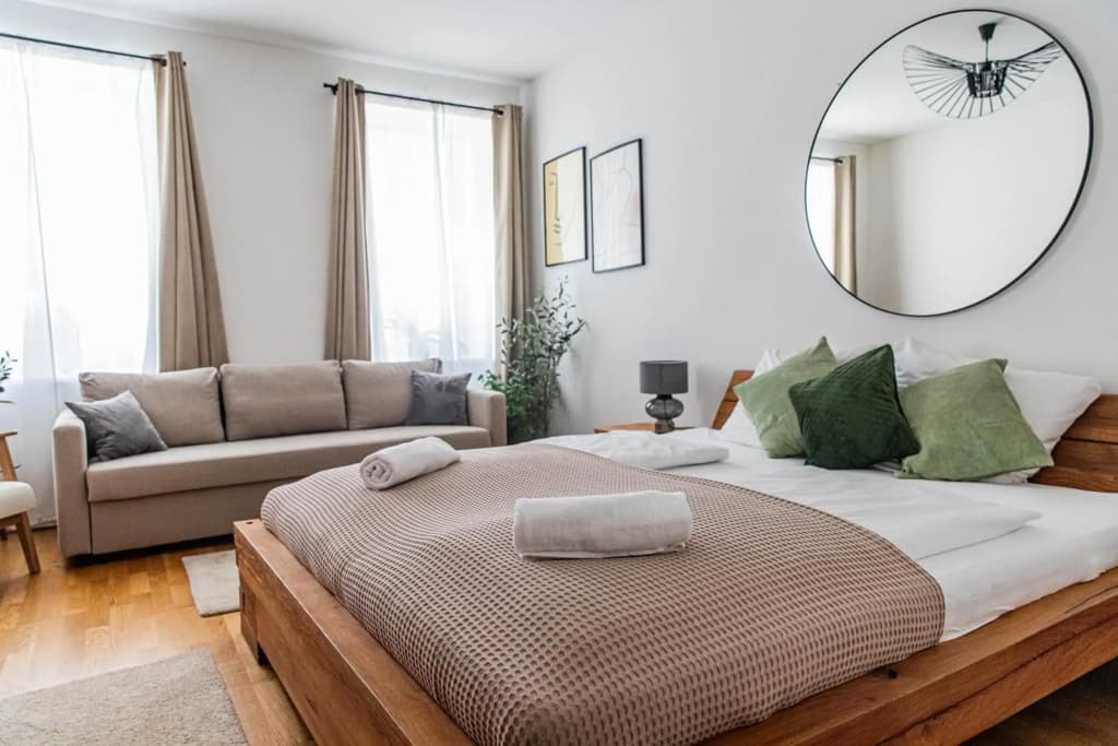 King Bed Home with Smart Tv, Perfect for groups of 4 - photo 4