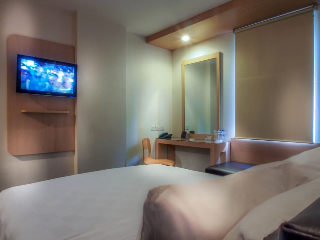 M Hotel Jakarta - photo 4