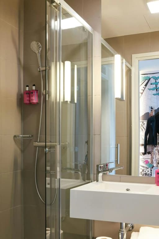 Moxy Edinburgh Airport - photo 10
