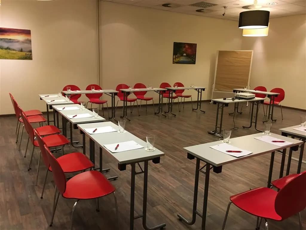 Premier Inn Berlin City Süd - photo 19