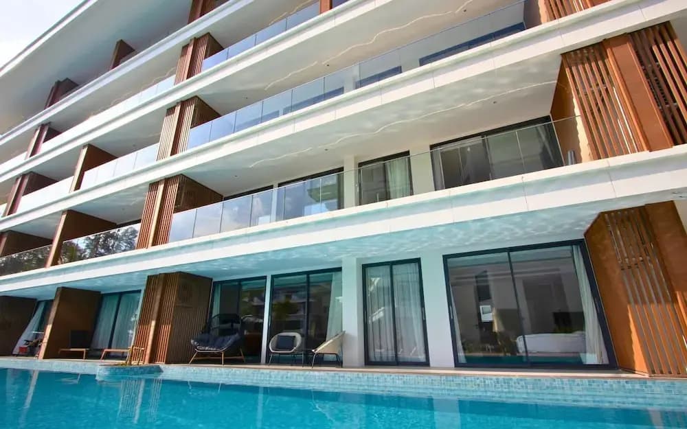 189/222 3BR Beachfront Luxe Pool Access - photo 1
