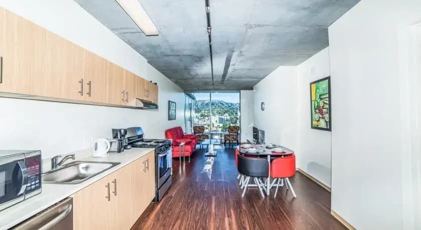 Hollywood Mirage Apartment - photo 10