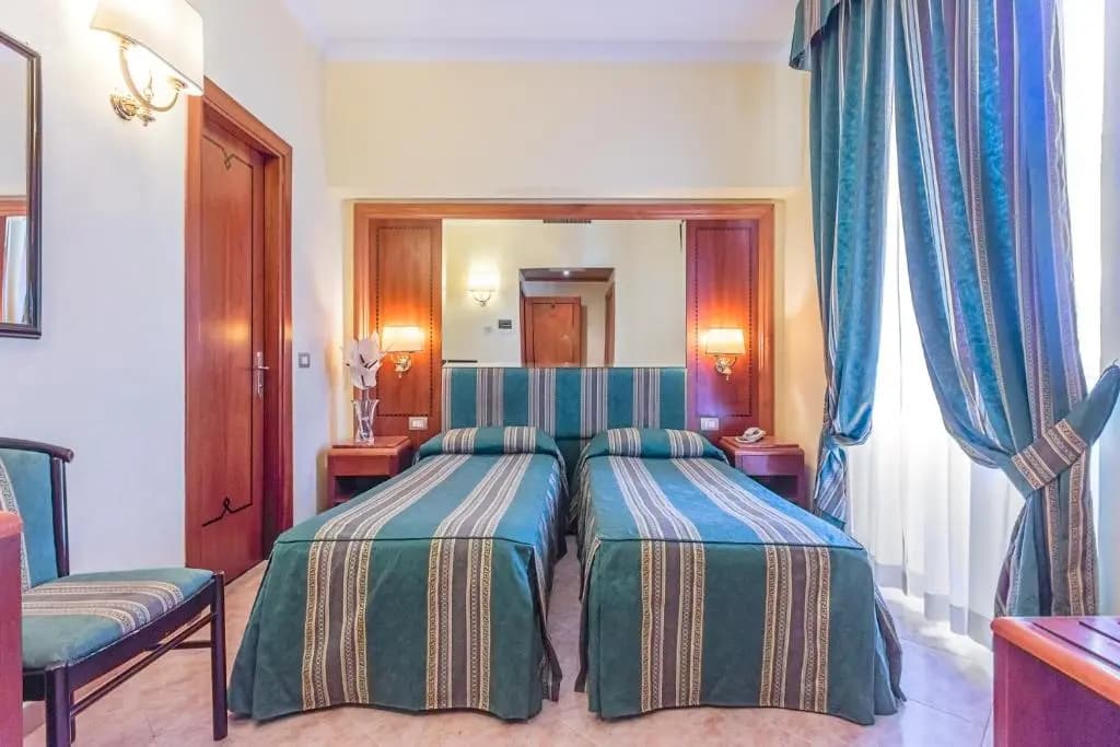 Raeli Hotel Lux - photo 4