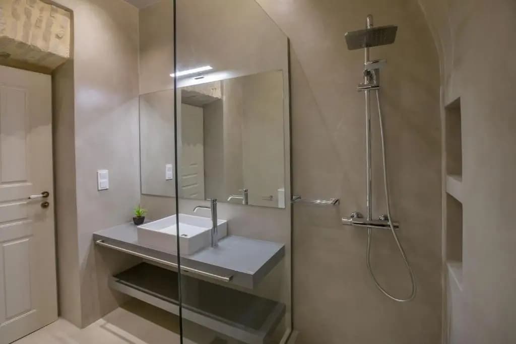 Magnificent neoclassical apt in Syntagma-Plaka by GHH - photo 7