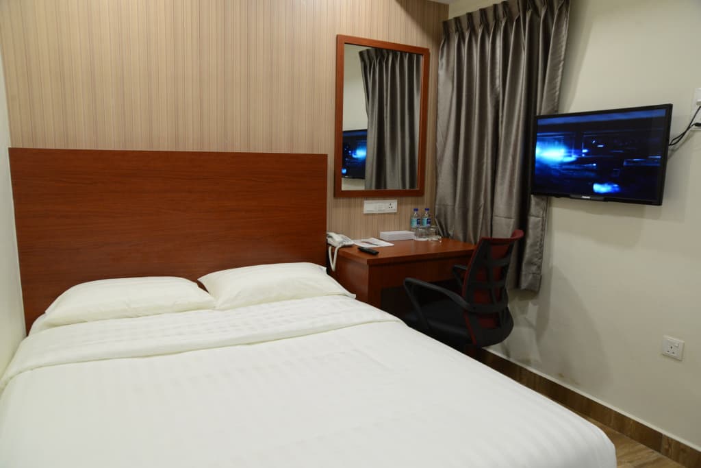 Elegant Hotel - photo 3
